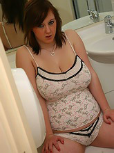 bigtit redhead chick