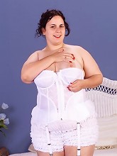 Fat Ass Plumper Babe...