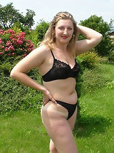 plump blonde milf...